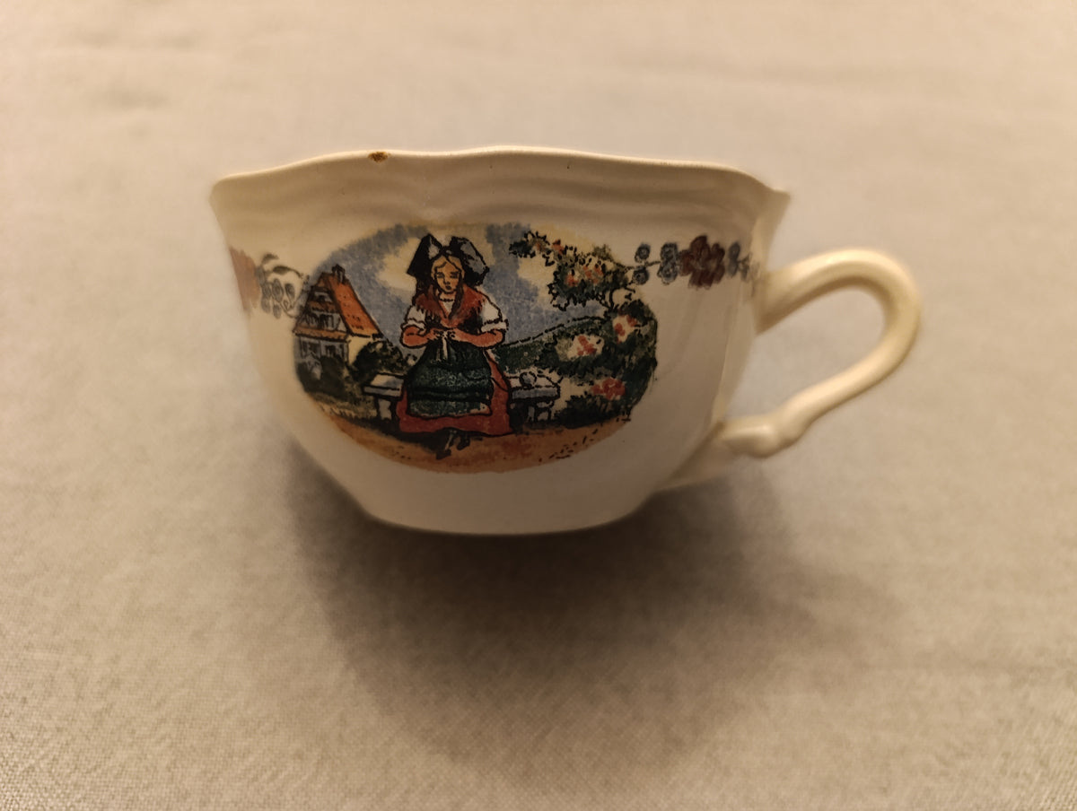 Tasse vintage Obernai Sarreguemines, décor Henri Loux