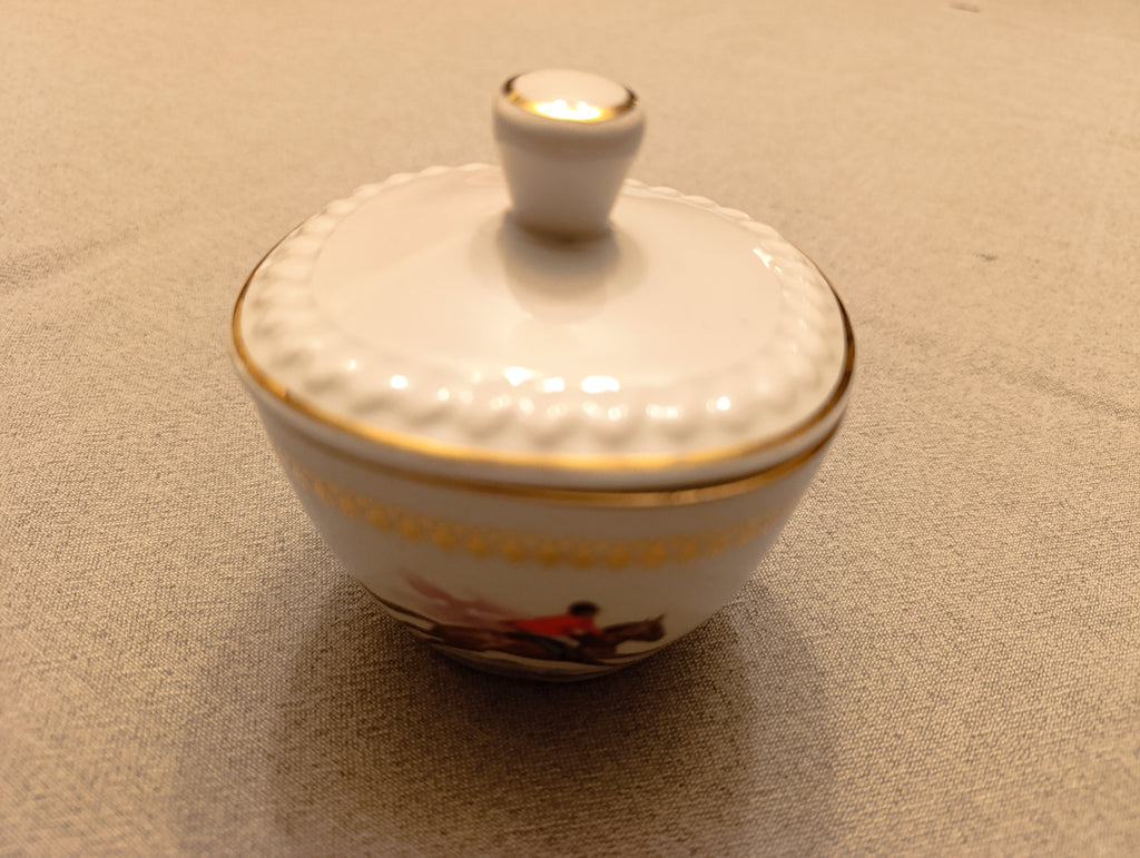 Sucrier ancien couvert à décor équestre et doré