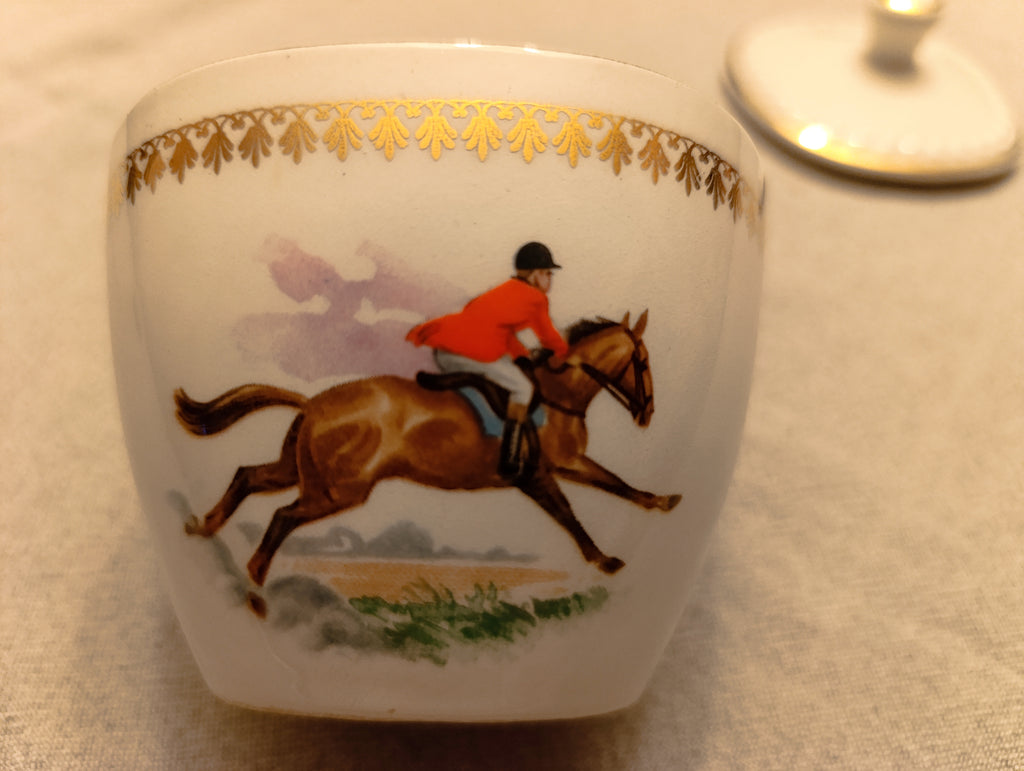 Sucrier ancien couvert à décor équestre et doré
