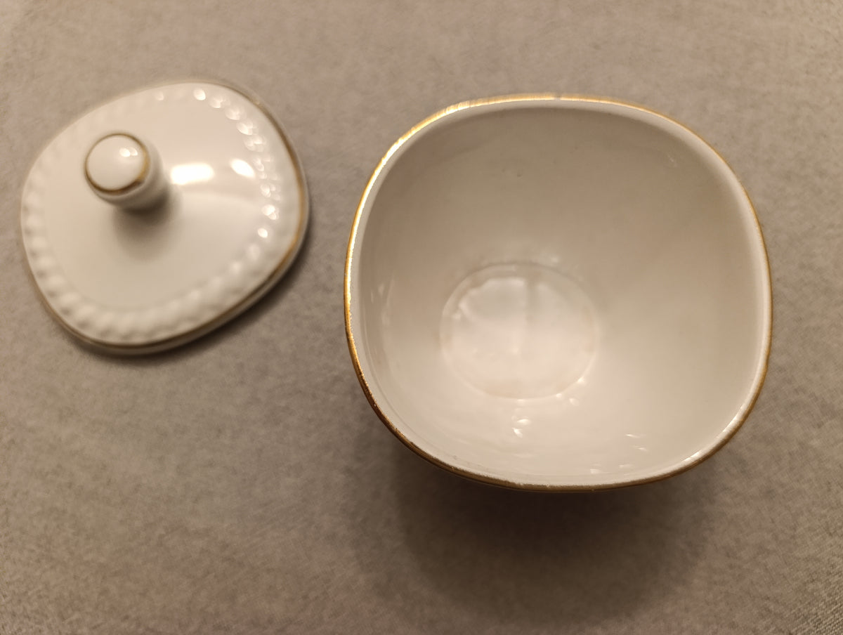 Sucrier ancien couvert à décor équestre et doré