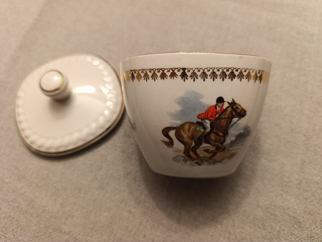 Sucrier ancien couvert à décor équestre et doré