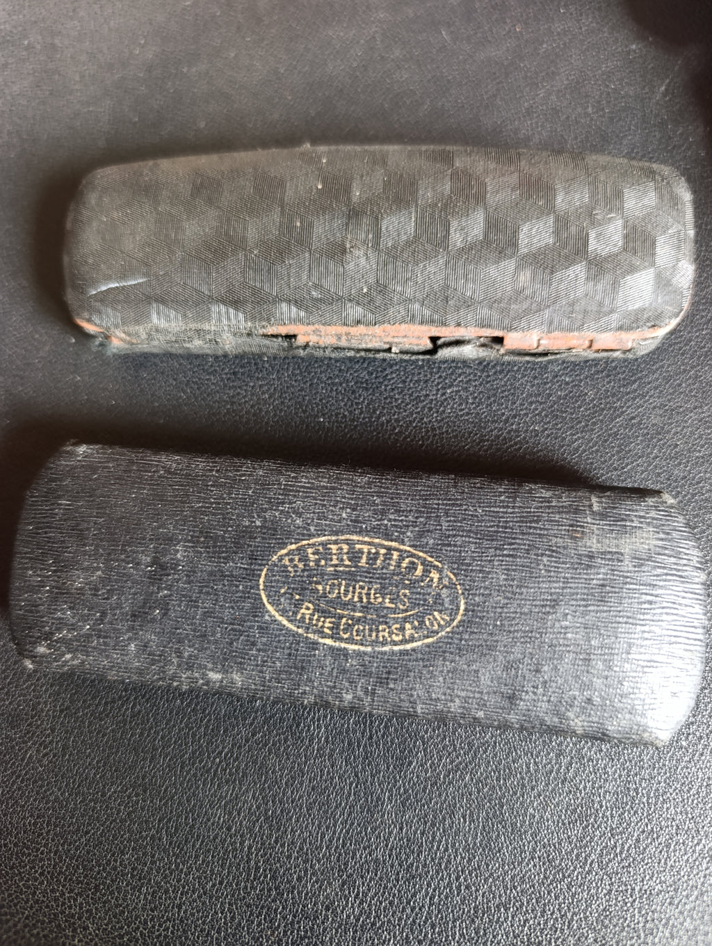 Lot de 2 pince-nez anciens avec étuis, dont un Lux France