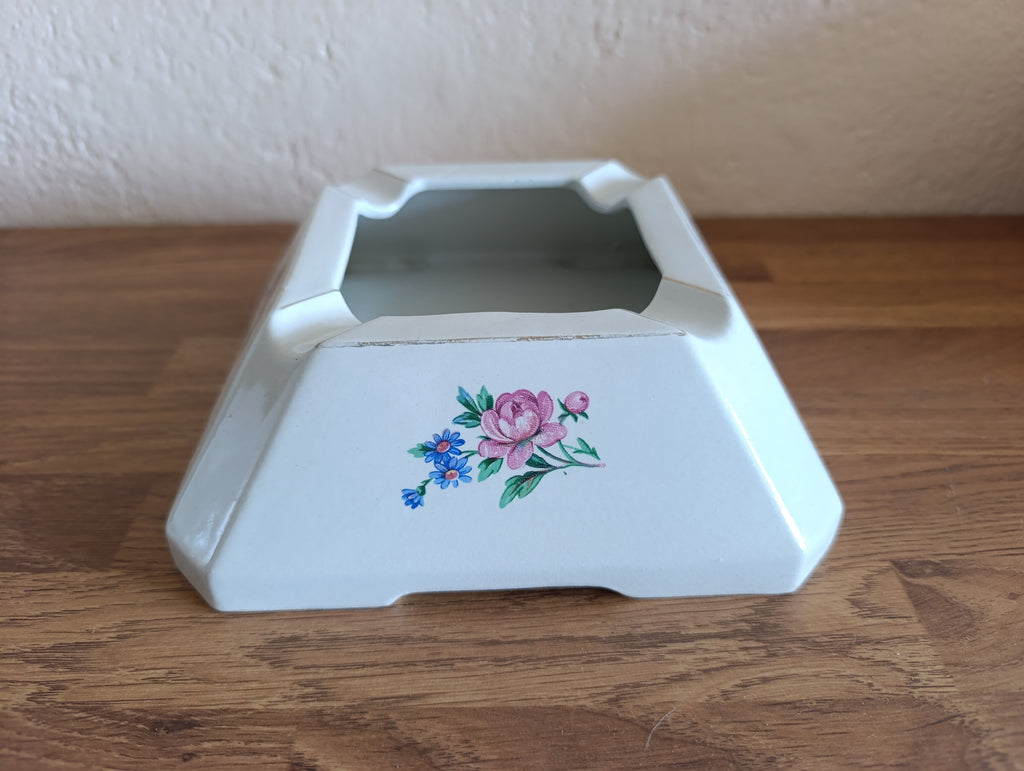 Cendrier Lunéville KG – vue de côté avec décor floral