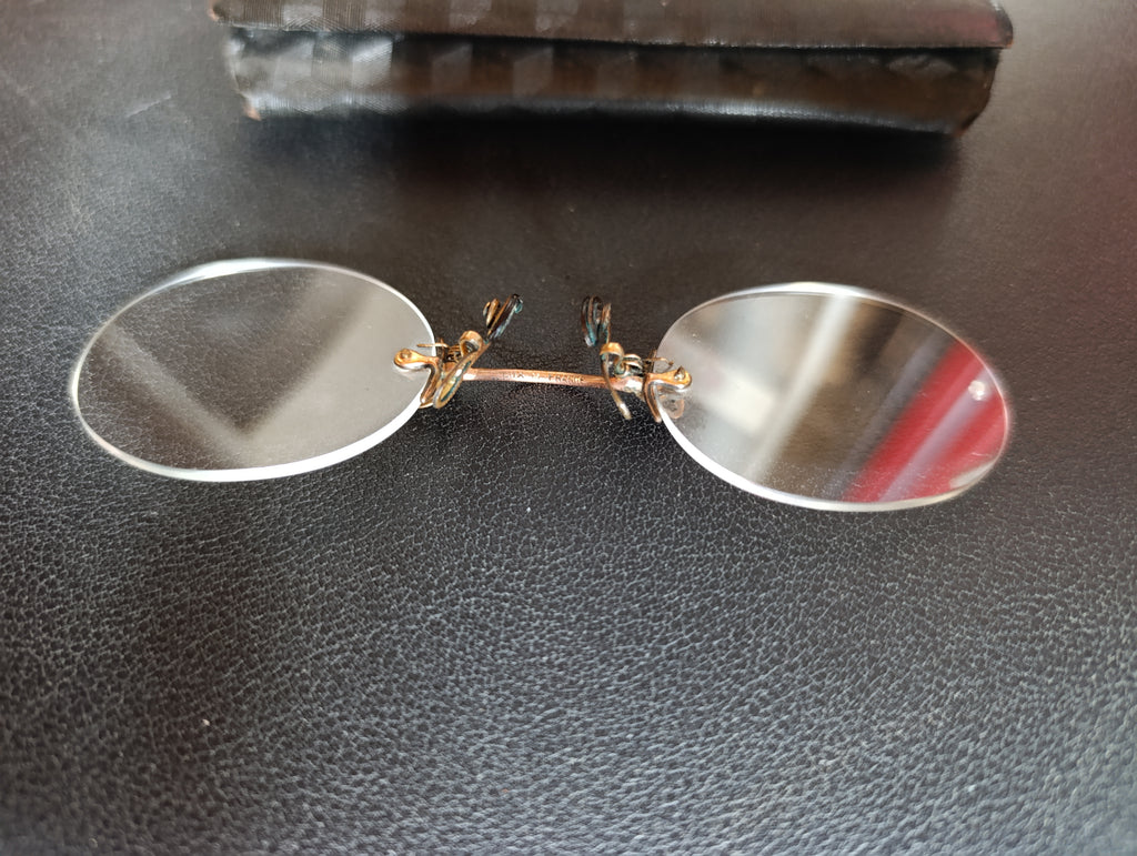 Lot de 2 pince-nez anciens avec étuis, dont un Lux France